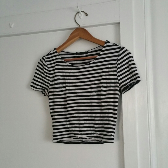 Striped Crop Top - Picture 6 of 7